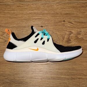 Nike Women’s Acalme